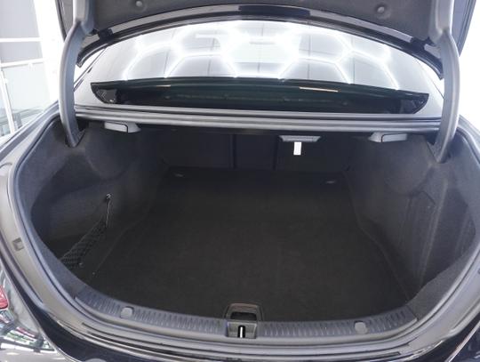 Mercedes-Benz E Class Photo 9584c368-c90b-43e1-8821-b3078cc706cc.jpg