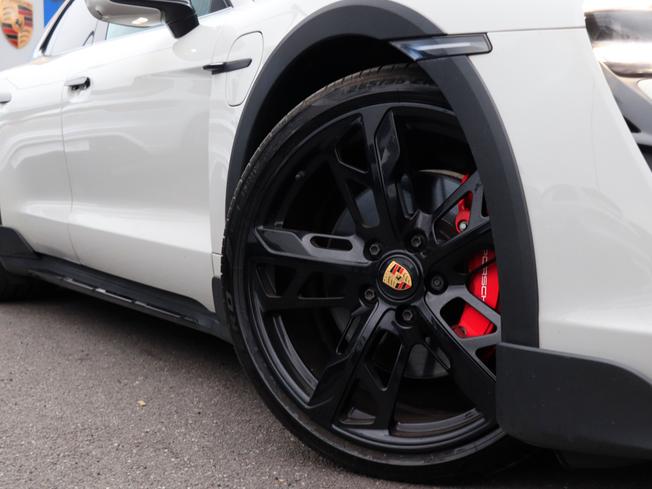 PORSCHE Taycan Photo 8