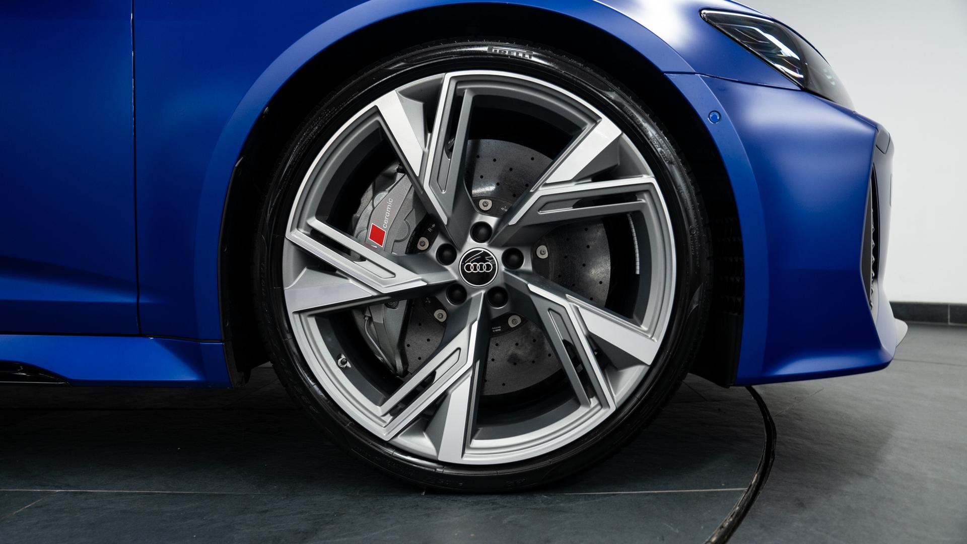 Audi RS6 Avant Photo 95997433-322f-48b9-aa7e-a21a74587807.jpg