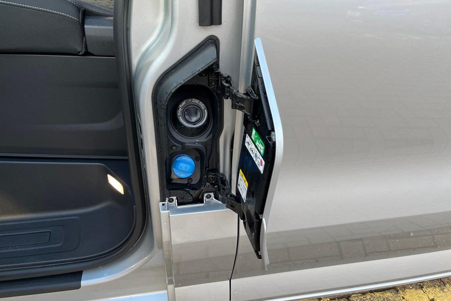 Used Ford TRANSIT CUSTOM 18/N126135 16