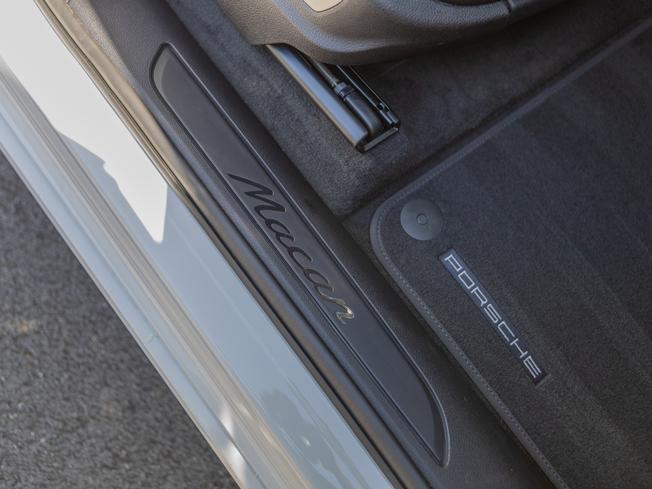 PORSCHE Macan Photo 25