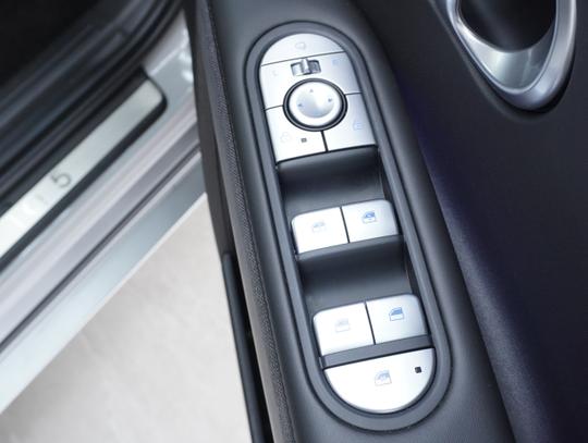 Hyundai IONIQ 5 Photo 95d7924c-50c8-4df9-a126-4009c3d335e6.jpg