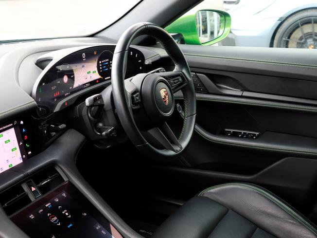 PORSCHE Taycan Photo 33