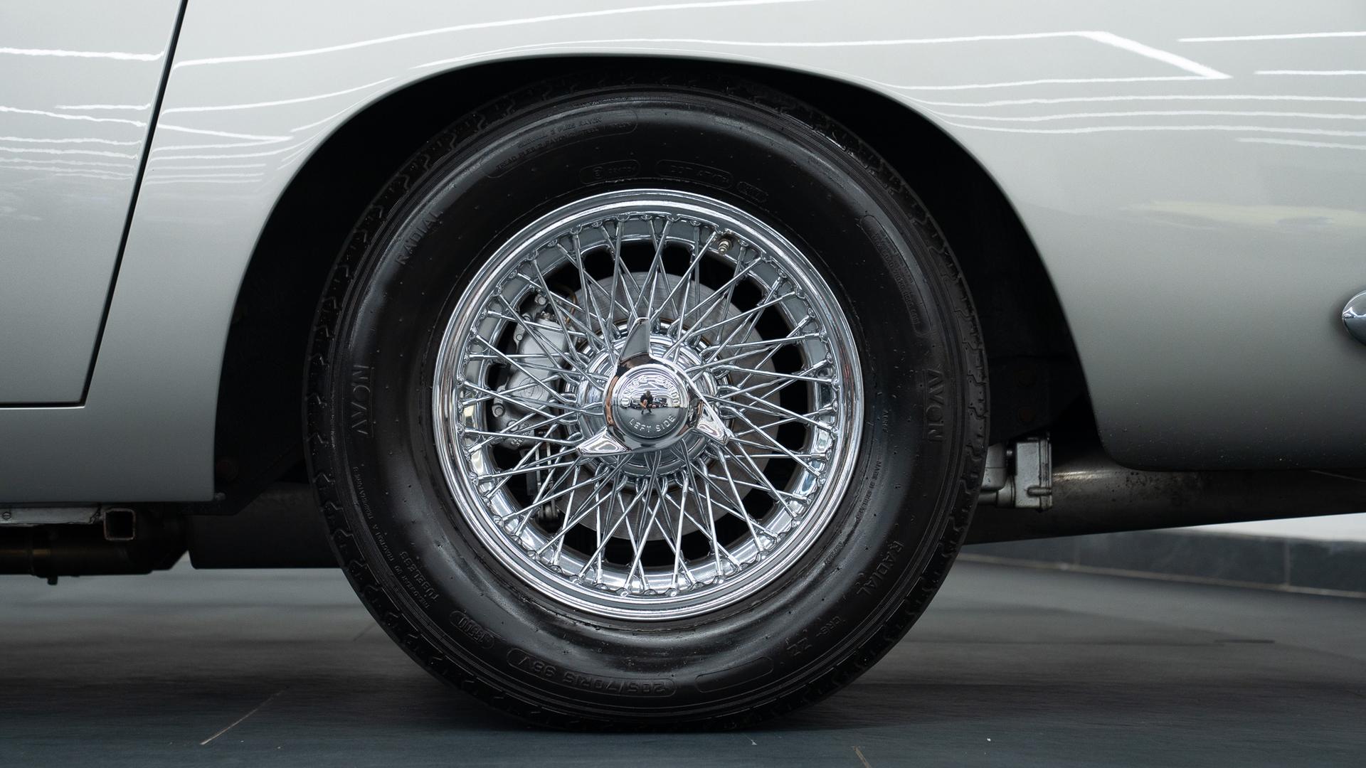 Aston Martin DB5 Photo 95d9877b-819f-4b42-8ee1-1af4e6127b60.jpg
