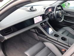 PORSCHE Taycan Photo 3