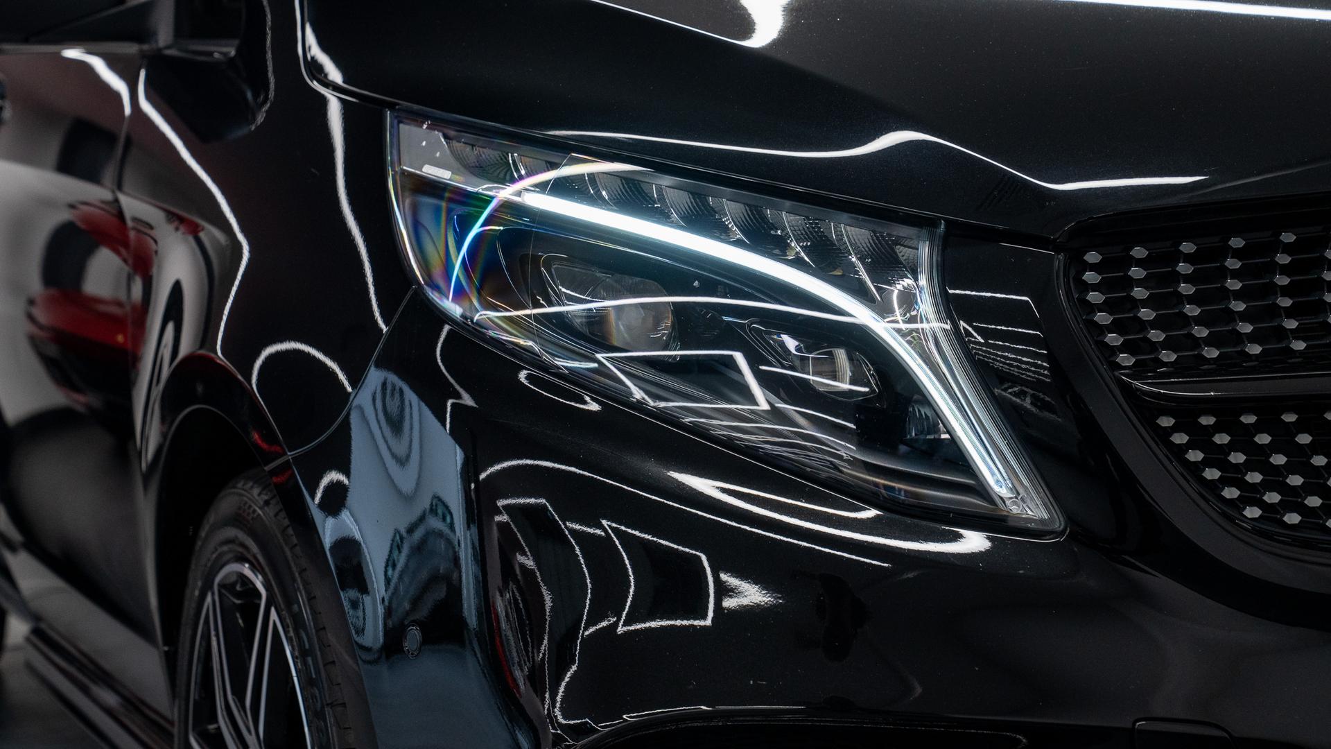 Mercedes-Benz V300 AMG Line Photo 96092613-5039-43b4-ae98-4afe05e0d360.jpg