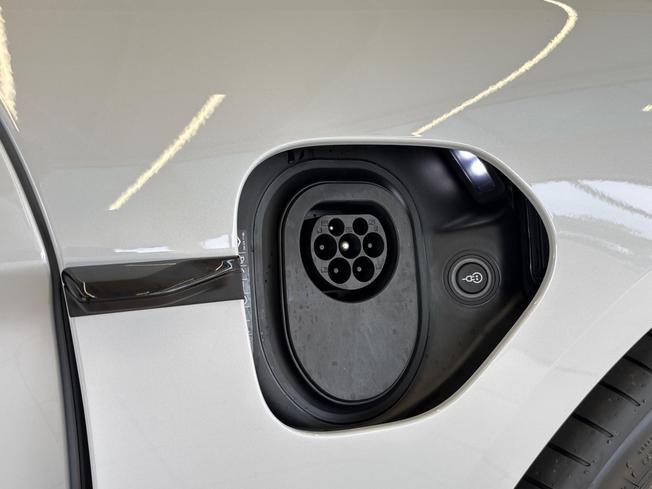 Porsche Taycan Photo 18