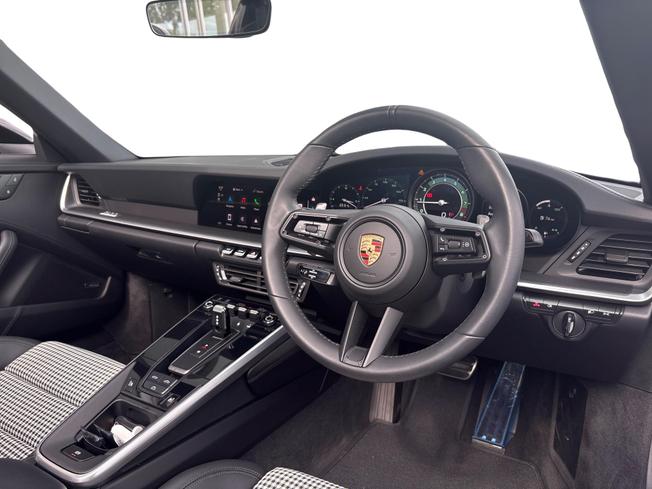 PORSCHE 911 Photo 18