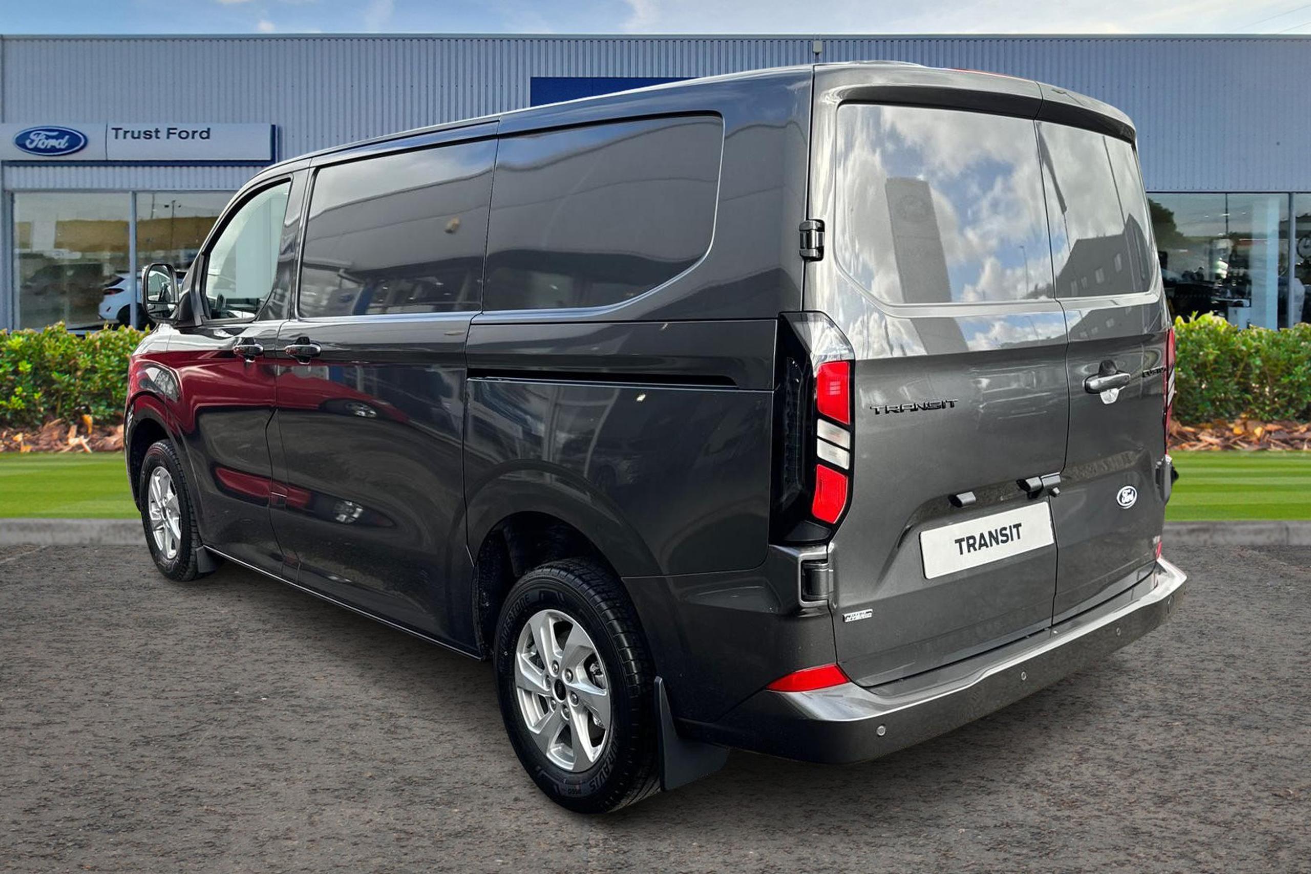 Ford TRANSIT CUSTOM Photo 1