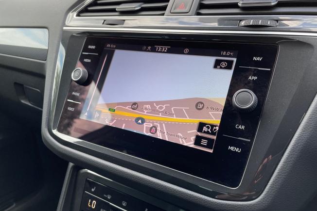 VOLKSWAGEN Tiguan Photo 15