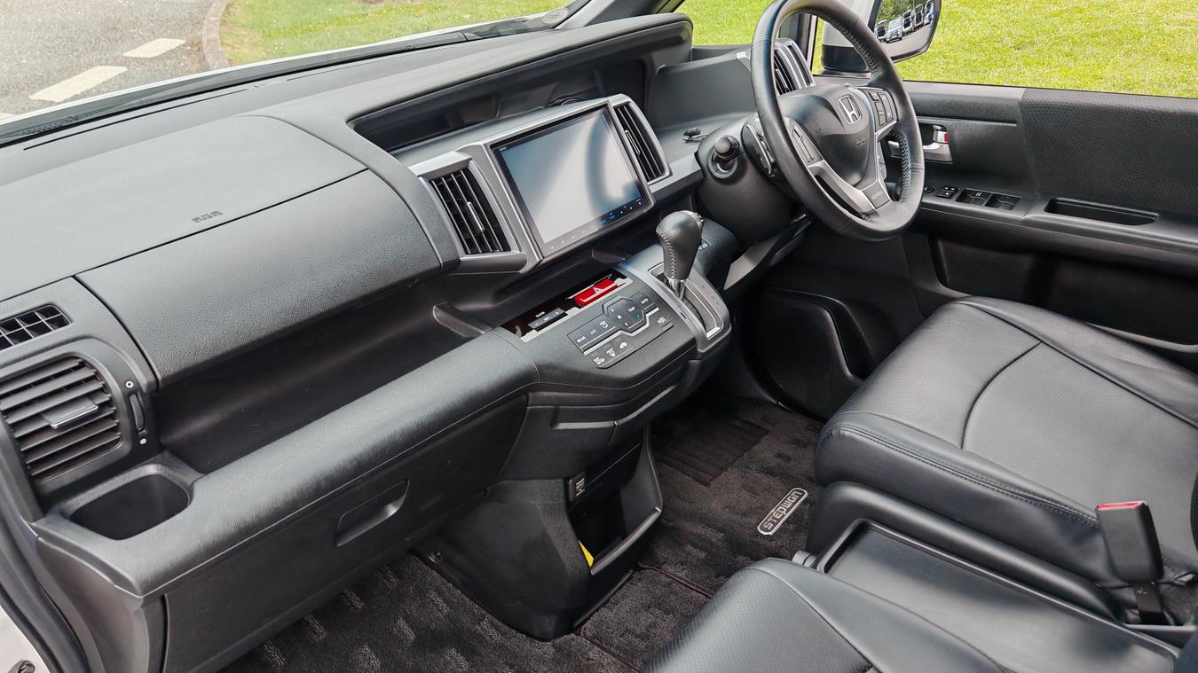 Used Honda Stepwgn STEPWGN 23