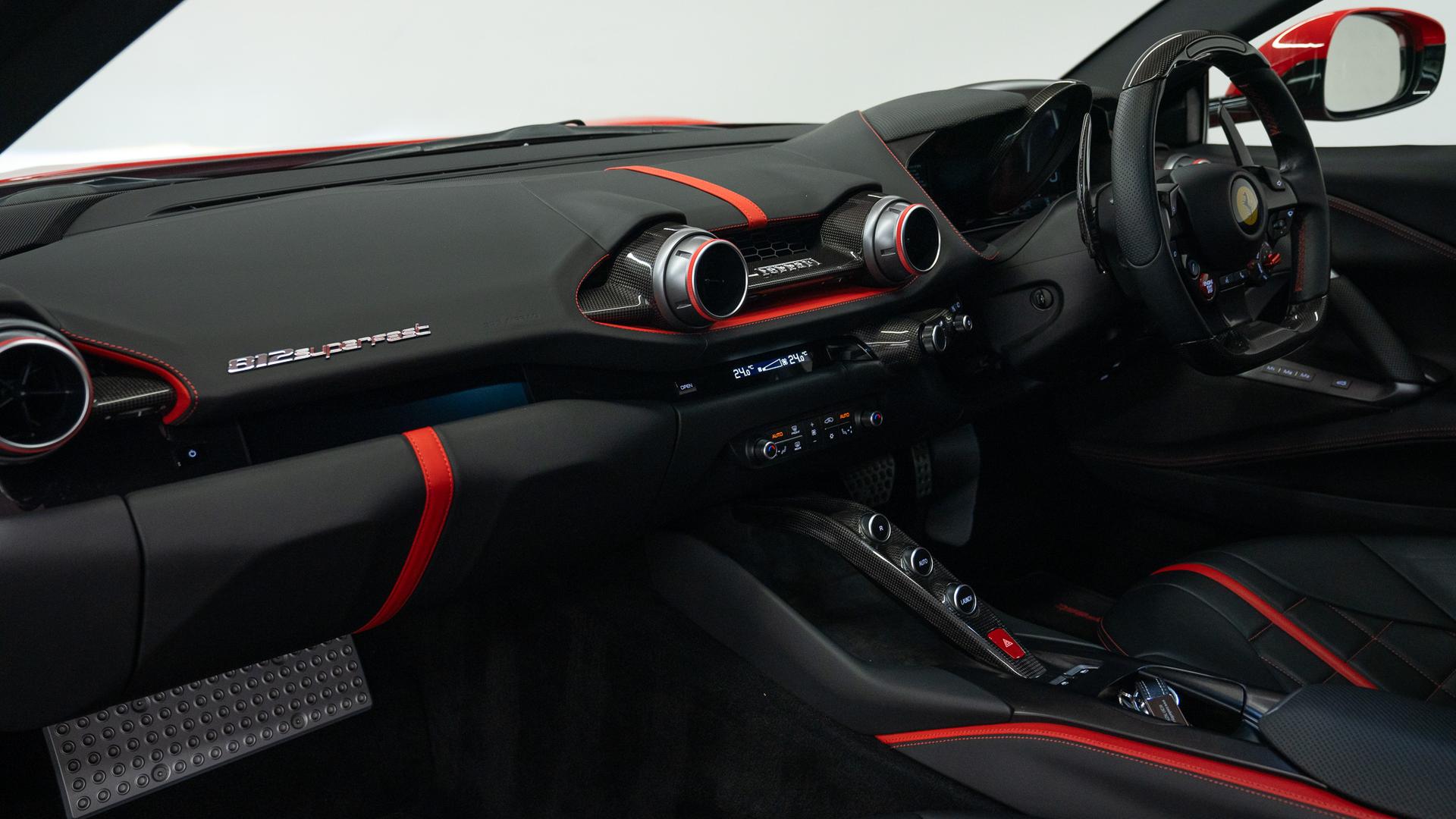Ferrari 812 Superfast Photo 96386272-9032-4eaf-acf7-fa8f07132b74.jpg