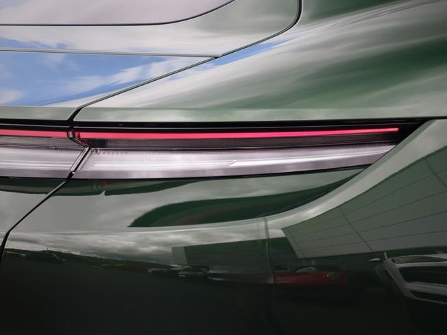 PORSCHE Taycan Photo 13