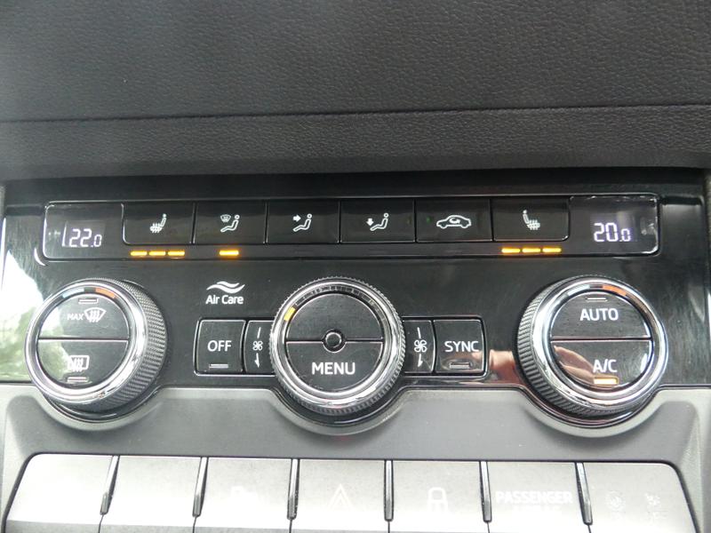 Skoda Karoq Photo 967835a7-ae4d-4a1d-b730-c1656db7e0c2.jpg