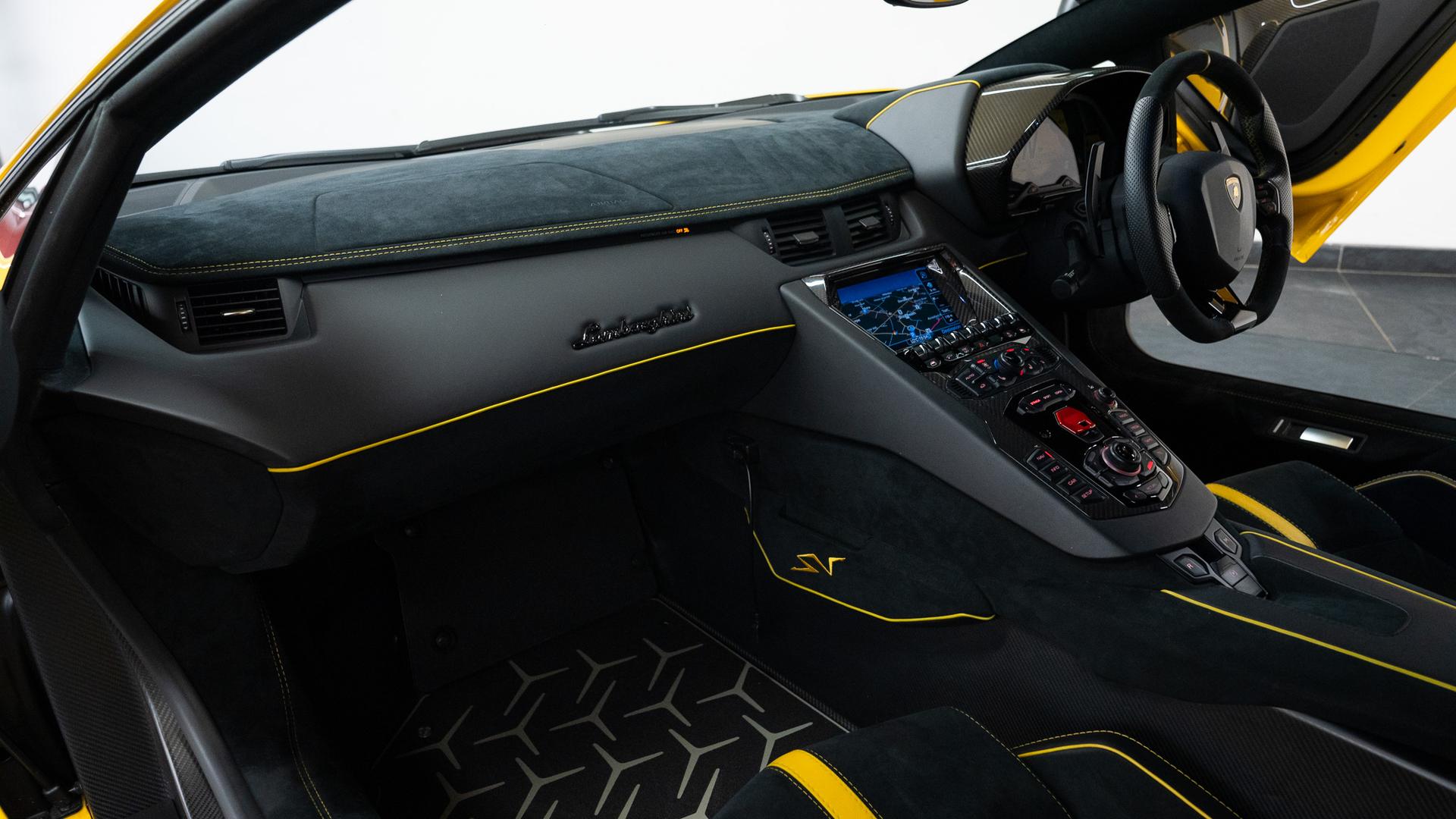 LAMBORGHINI Aventador Photo 967b19fc-be1e-482f-9ccb-fc4b091daa36.jpg
