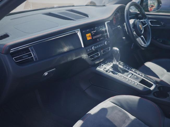 PORSCHE Macan Photo 16