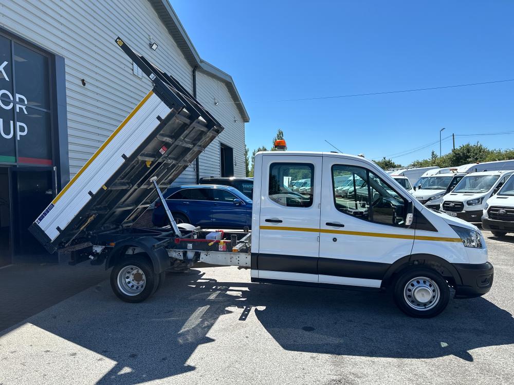 Ford Transit Photo 96c0bdc5-5ed2-412a-8bc4-beda16b59092.jpg