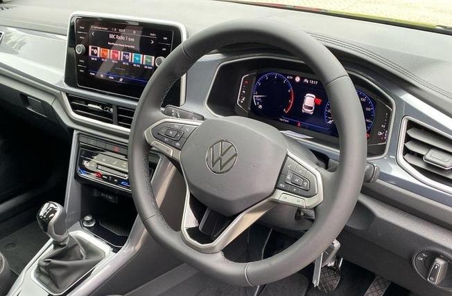 VOLKSWAGEN T-Roc Photo 8