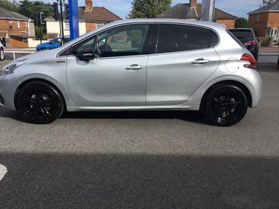 Peugeot 208 Photo 6