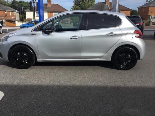 Peugeot 208 Photo 96e4f465-c1ee-4120-98a7-5e707961798f.JPG