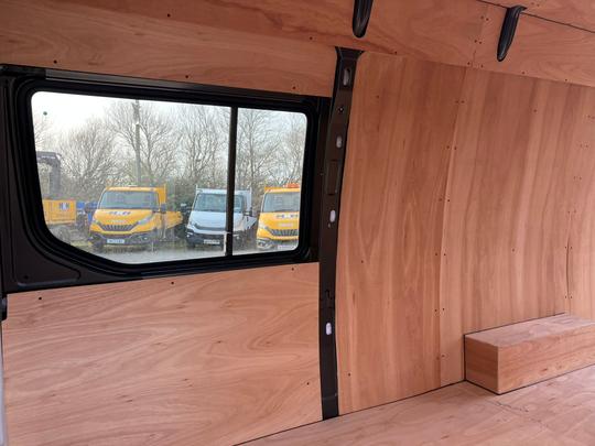 Iveco Daily 35S16V Photo