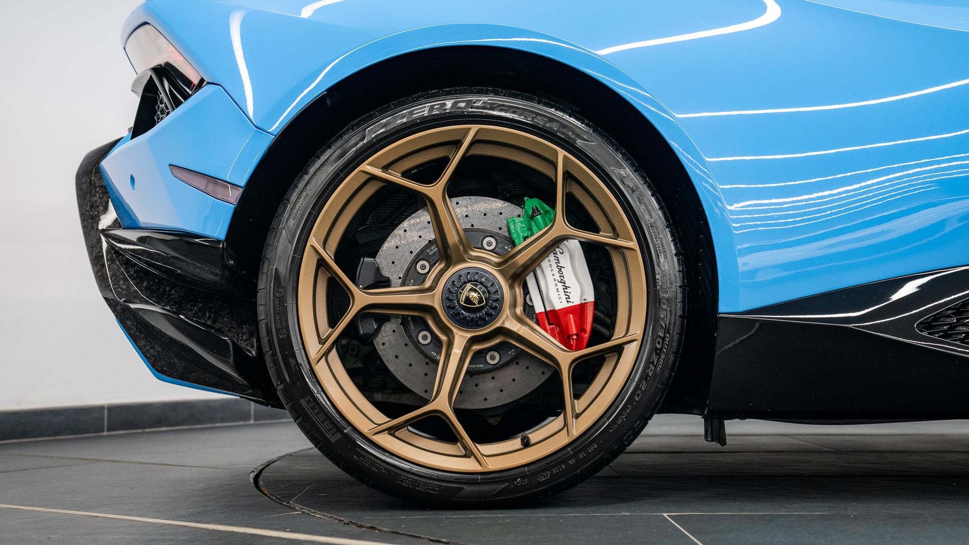 LAMBORGHINI Huracan Photo 971701cf-7119-423f-bbeb-39790ec68b06.jpg
