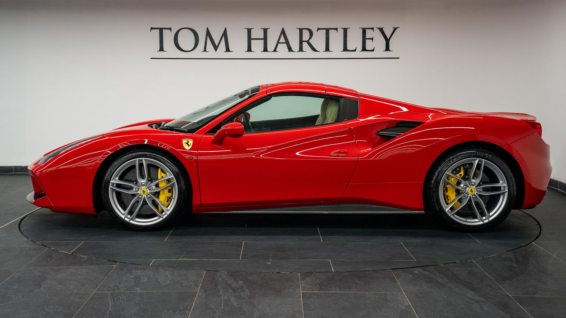 Ferrari 488 Photo 9729db9a-5faf-40d2-a14d-0f4dcea82b04.jpg