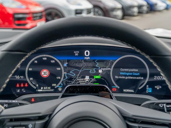 Porsche Taycan Photo 15