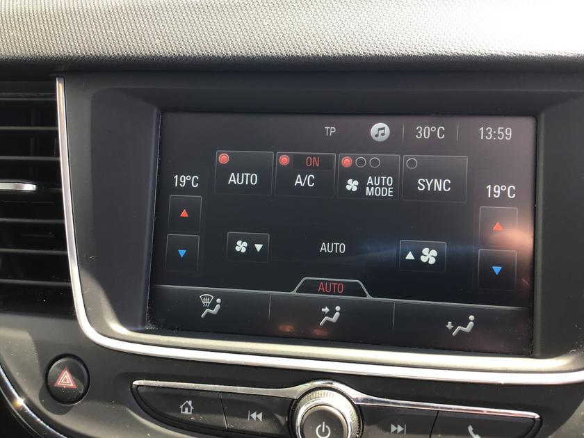 Vauxhall Crossland X Photo 973eb82f-5f84-496a-bc4e-2bb586a86144.jpg