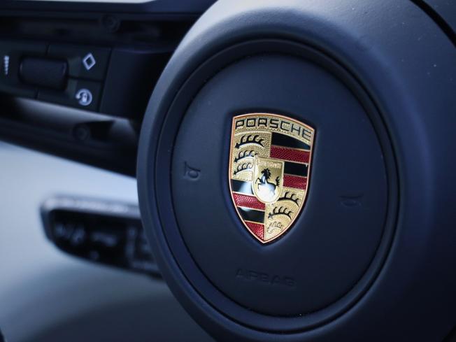 PORSCHE Taycan Photo 17