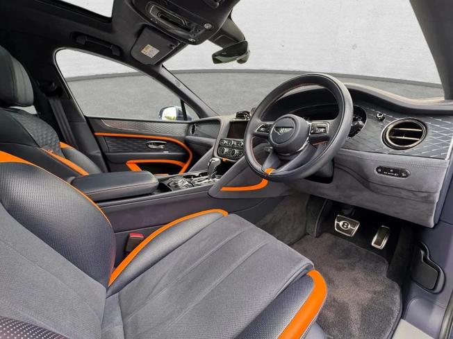 BENTLEY Bentayga Photo 2