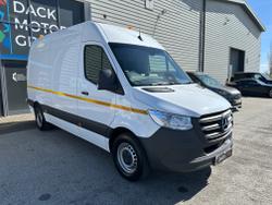Mercedes-Benz Sprinter Photo 5