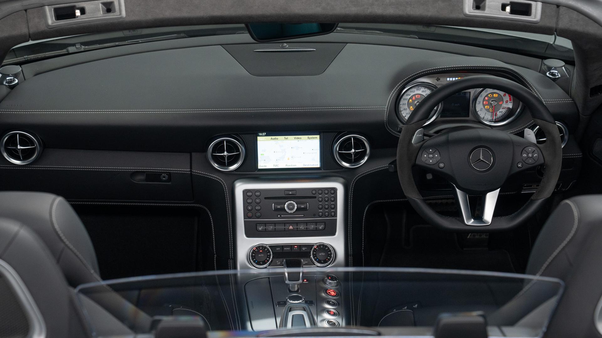 Mercedes-Benz SLS AMG Photo 976c665a-3a8c-4914-81d8-599293da0f00.jpg