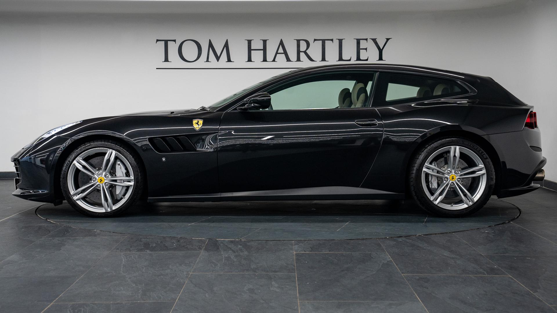 Ferrari GTC4Lusso Photo 9787a476-eb91-4d46-b638-17637436b37a.jpg