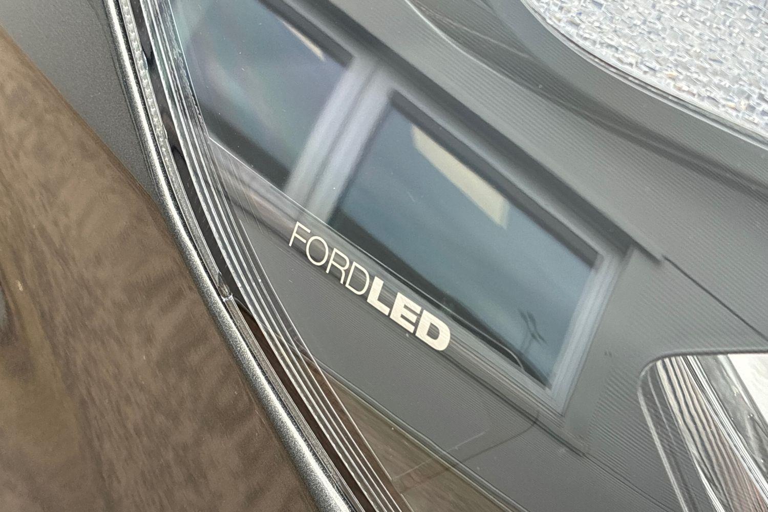 Ford CUSTOM Photo 39