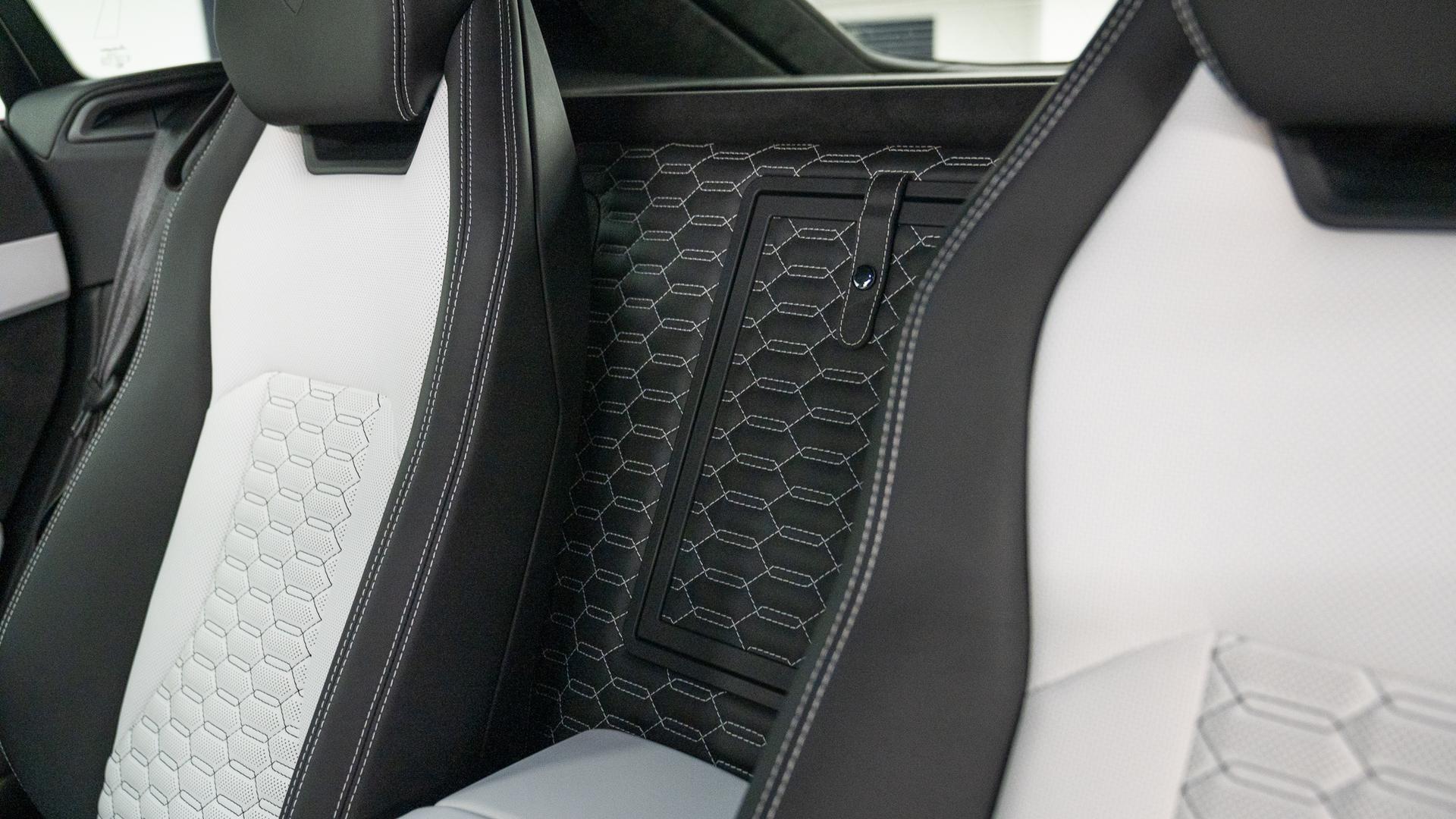 Lamborghini Urus Photo 97cf703d-e810-43d1-9bd5-00e74e5e5f14.jpg