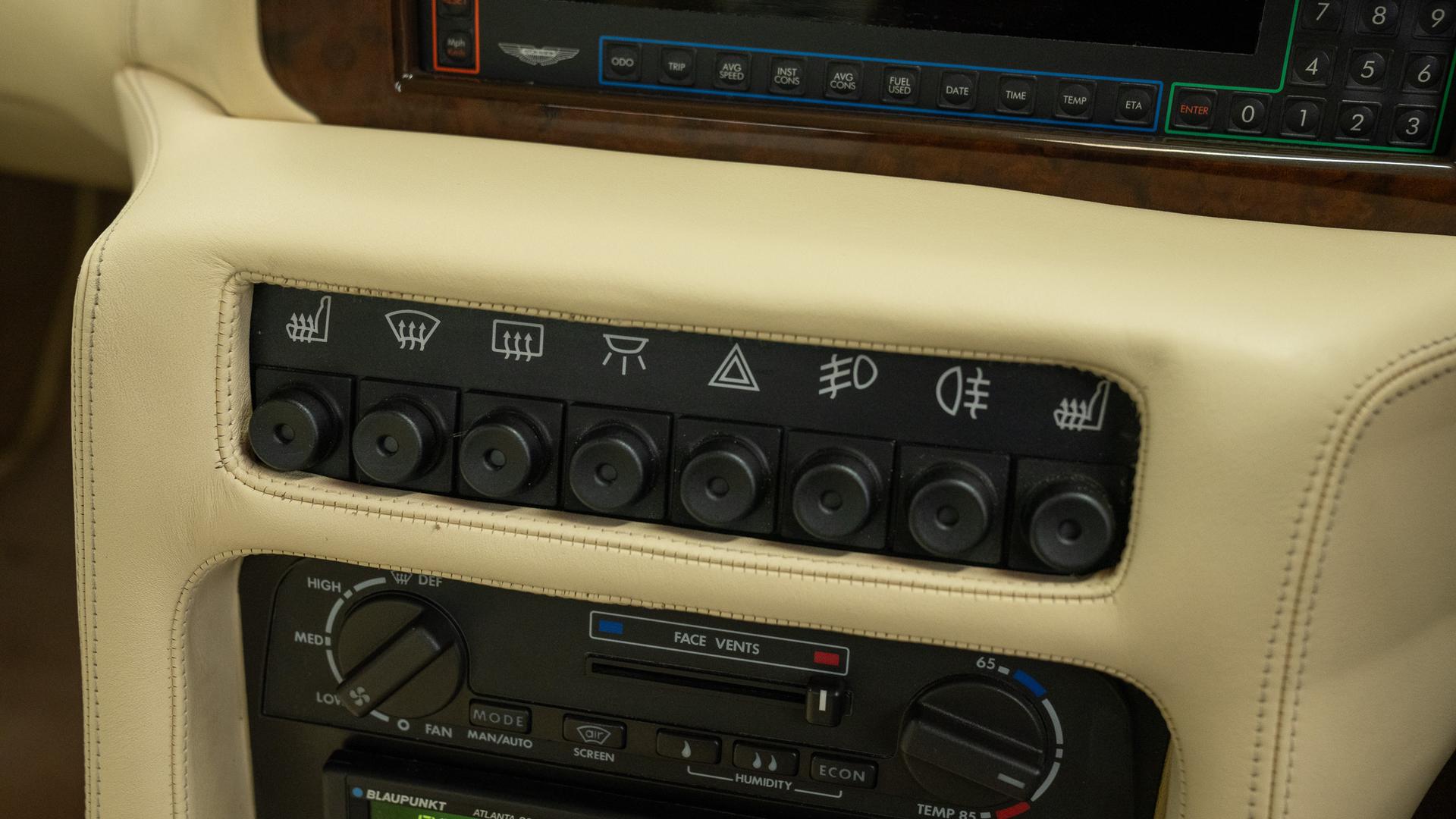 Aston Martin Virage Photo 97d0303e-2860-41df-8fe8-b4b1798fd718.jpg