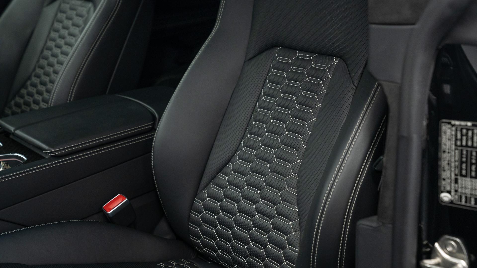 LAMBORGHINI Urus Photo 97d9bf22-8058-4bea-85bb-bf334096583a.jpg