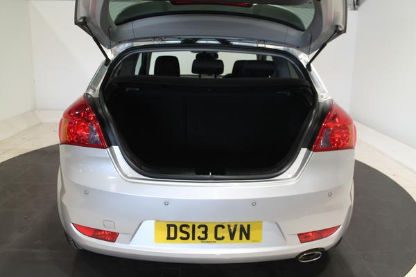 Kia ProCeed 1.6 CRDi 3 Hatchback 3dr Diesel Manual Euro 5 (113 bhp) Photo 9
