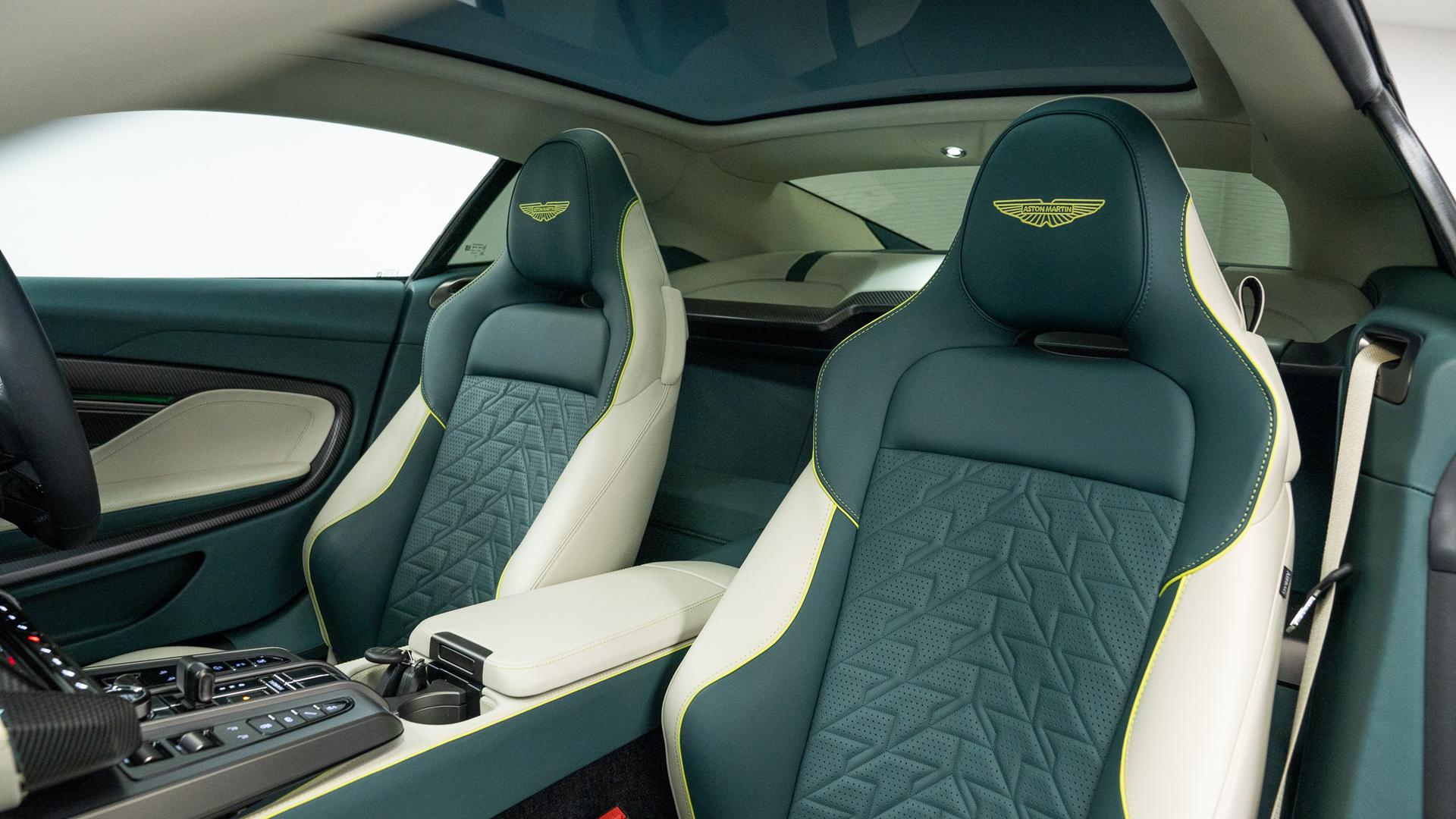 Aston Martin Vanquish Photo 97f2aac1-3797-4304-bd84-954f86a7de57.jpg