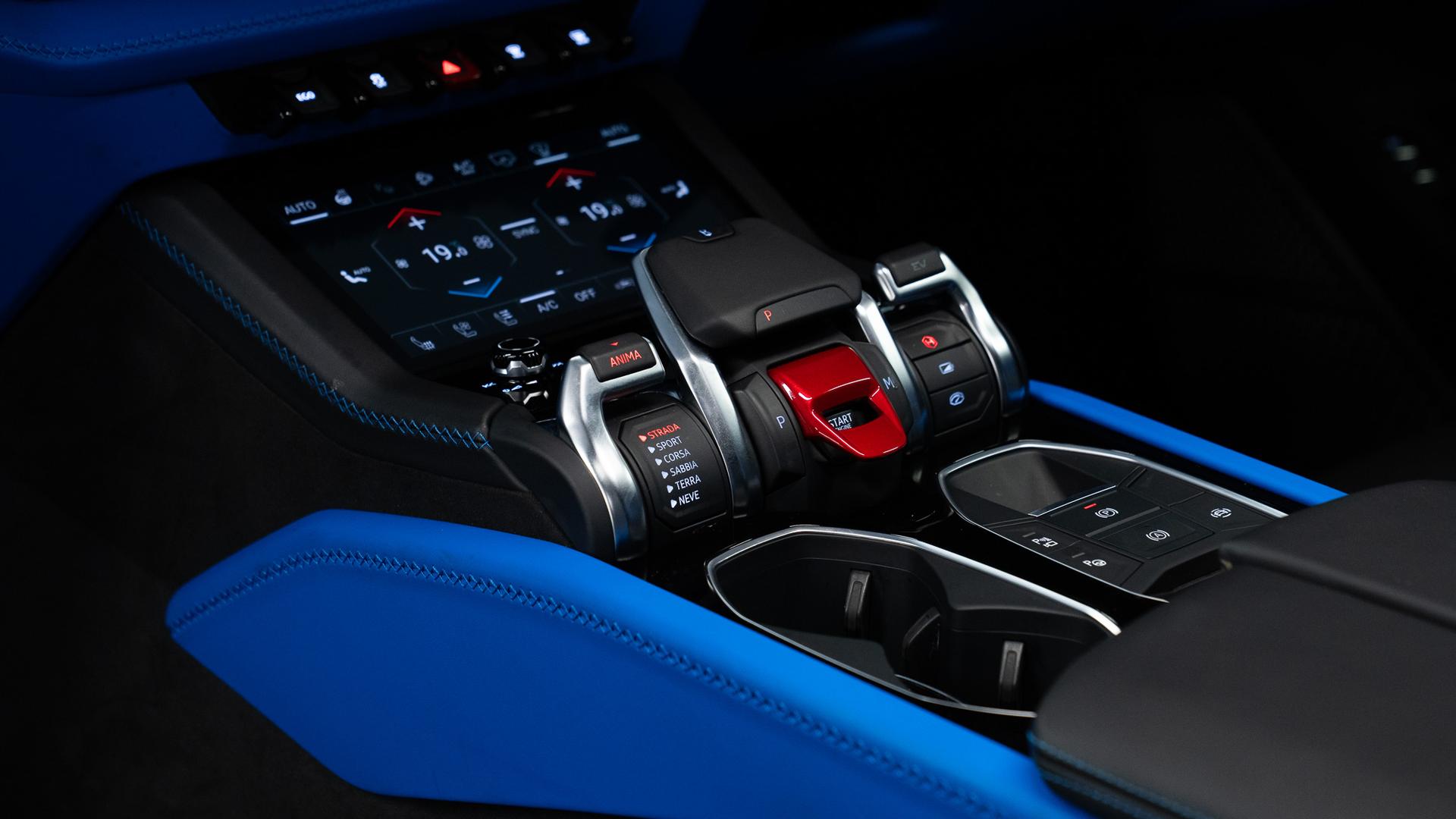 LAMBORGHINI Urus Photo 980f5161-6ce2-4299-8a55-0b007592c32f.jpg