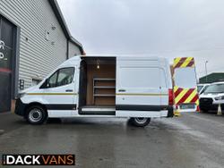 Mercedes-Benz Sprinter Photo 28