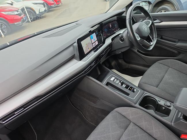 Volkswagen Golf Photo 981805fc-8c77-4214-8485-f9e63f1446fc.jpg
