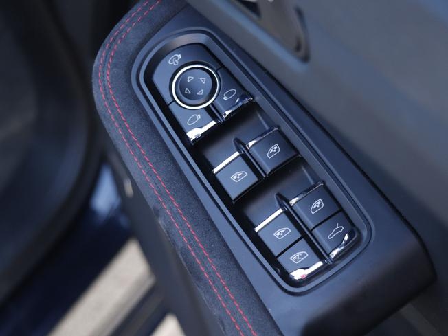 PORSCHE Macan Photo 22