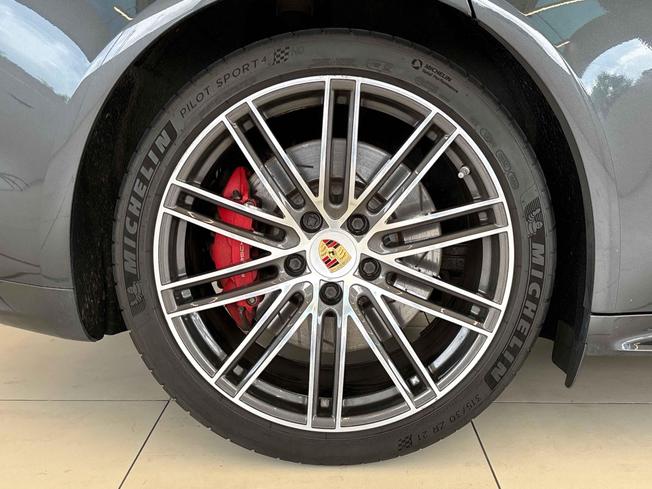 PORSCHE Panamera Photo 25