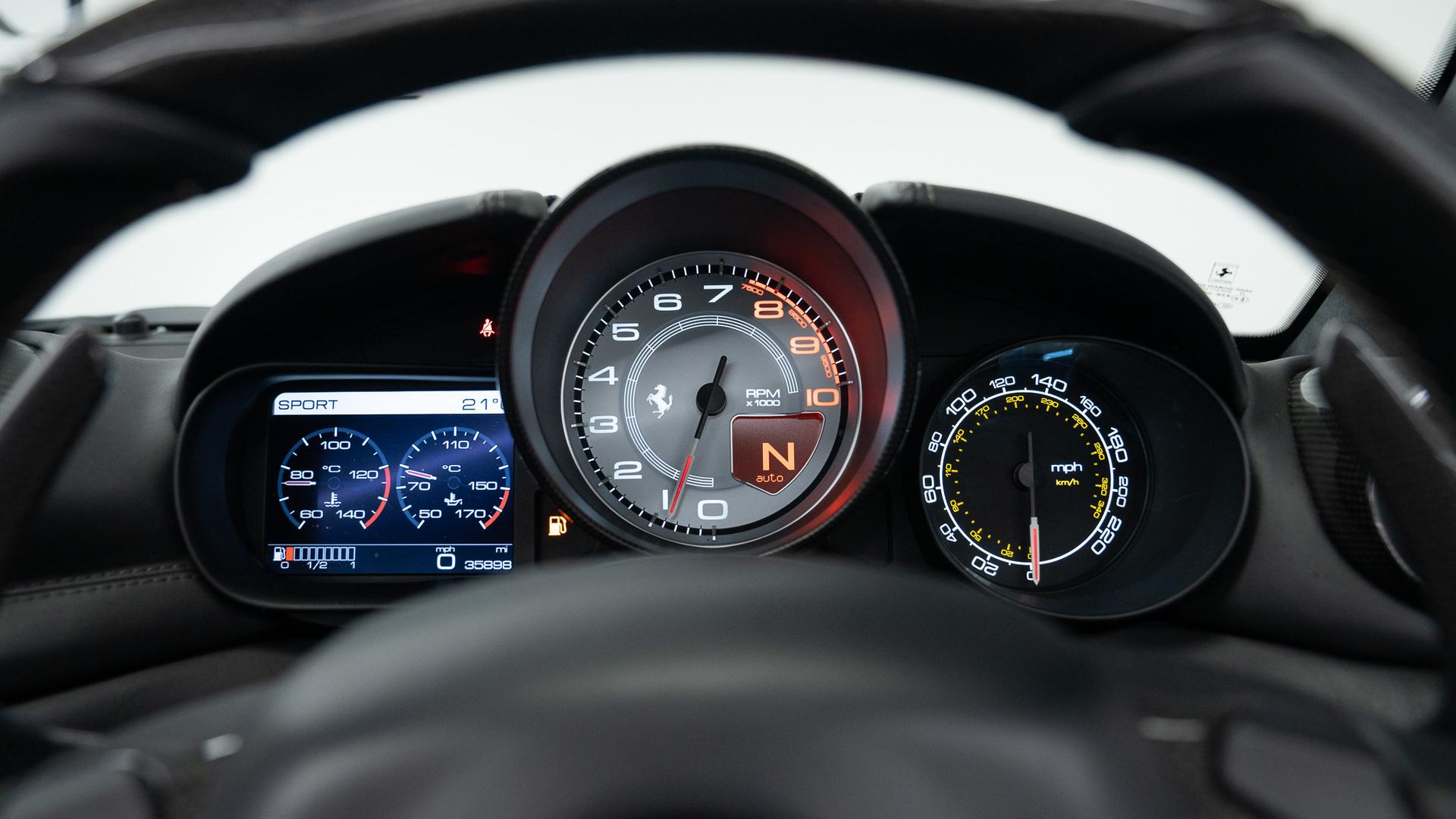 Ferrari California Photo 9831ea8b-38de-4566-a428-5f5535b5f680.jpg