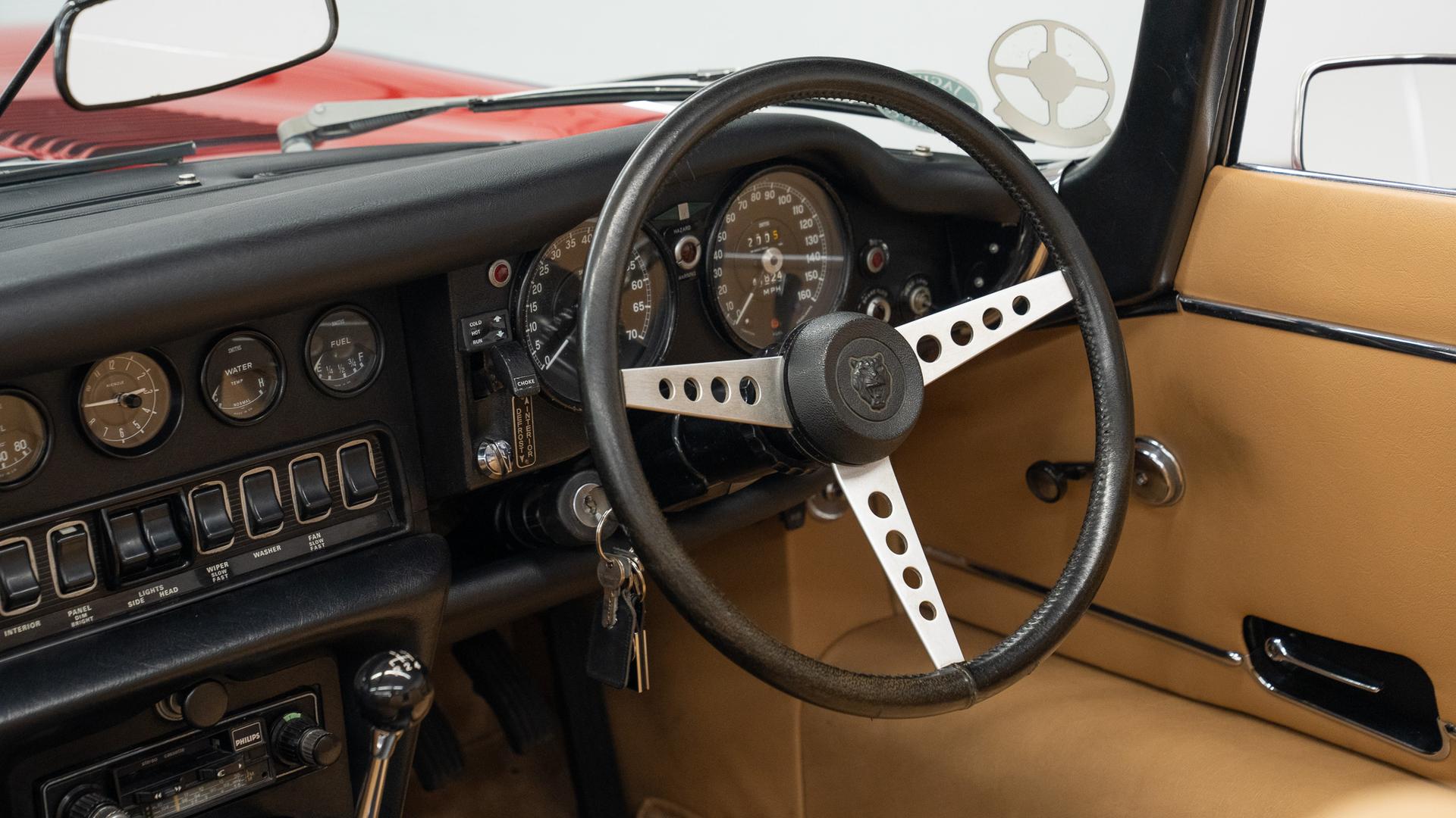 Jaguar E-Type Photo 9837807d-47d8-41b5-9ec8-c2e7733abf8b.jpg