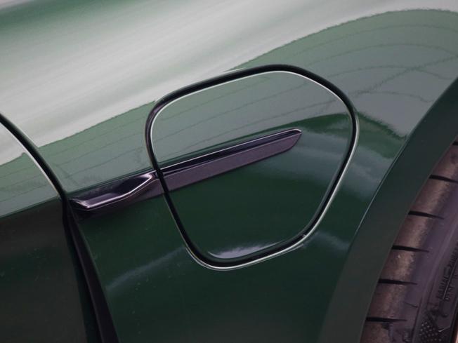 PORSCHE Taycan Photo 11