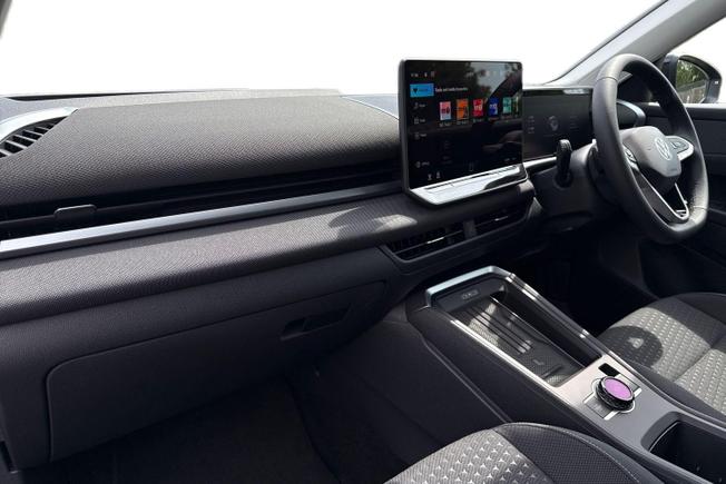 Volkswagen T-Roc Photo 2