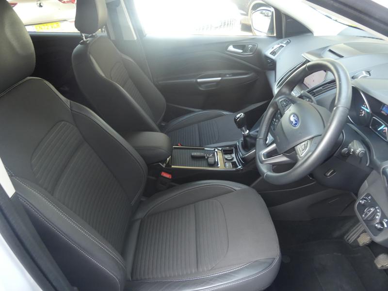 Ford Kuga Photo 9841539d-6743-49b8-9229-8e47d8bfd67c.jpg